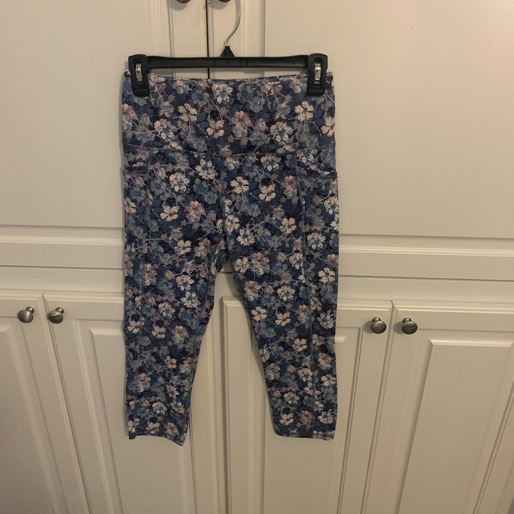Floral print cropped athletic leggings